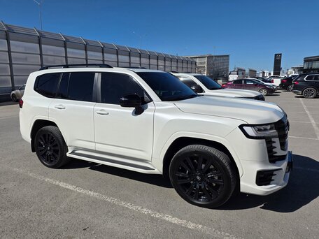 2021 Toyota Land Cruiser 300 Series, белый, 11200000 рублей, вид 1