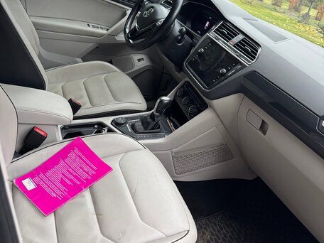 2018 Volkswagen Tiguan II, серебристый, 2890000 рублей, вид 5