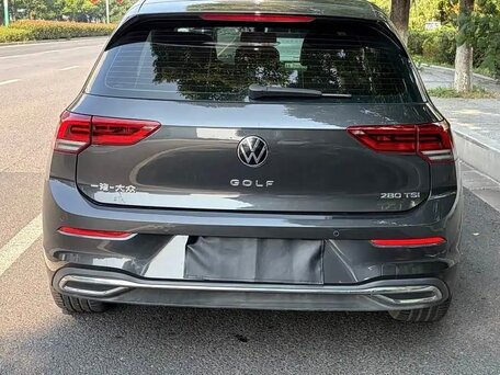 2023 Volkswagen Golf VIII, серый, 1870000 рублей, вид 5
