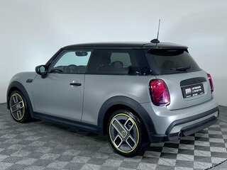 2021 Mini Hatch Cooper III (F55/F56) Рестайлинг 2, серый, 1850000 рублей, вид 4