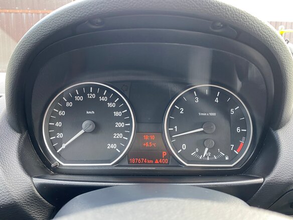 2011 BMW 1 серии 118i I (E81/E82/E87/E88) Рестайлинг, белый, 800000 рублей - вид 12