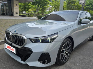2025 BMW 5 серии 520i VIII (G60/G61/G68), серебристый, 6700777 рублей, вид 1