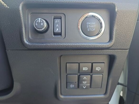 2023 Toyota Land Cruiser Prado 150 Series Рестайлинг 3, белый, 6800012 рублей - вид 15