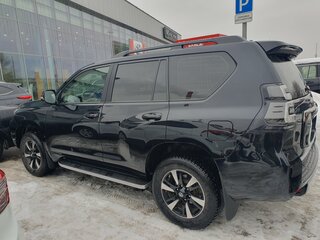 2021 Toyota Land Cruiser Prado 150 Series Рестайлинг 3, чёрный, 6300000 рублей, вид 4