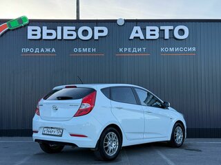 2015 Hyundai Solaris I Рестайлинг, белый, 910000 рублей, вид 2