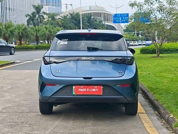 2025 BYD Dolphin 45.12 kWh I Рестайлинг, голубой, 1510000 рублей - вид 4
