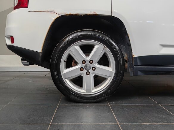 2012 Jeep Compass I Рестайлинг, белый - вид 22
