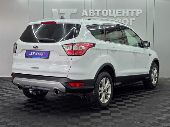 2017 Ford Kuga II Рестайлинг, белый, 1749000 рублей - вид 1