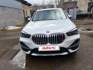 2020 BMW X1 20i xDrive II (F48) Рестайлинг, белый, 3860000 рублей, вид 3