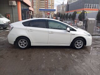 2010 Toyota Prius III (XW30), белый, 1250000 рублей, вид 4
