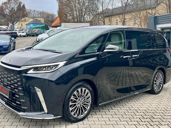 2026 Lexus LM 350h II, чёрный, 16200000 рублей