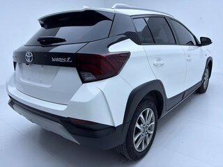 2023 Toyota Yaris L X XP150 Рестайлинг, белый, 960000 рублей, вид 5