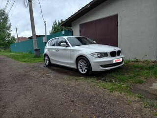 2010 BMW 1 серии 116i I (E81/E82/E87/E88) Рестайлинг, белый, 900000 рублей, вид 2