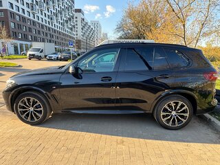 2022 BMW X5 25d IV (G05/G18), чёрный, 7199000 рублей, вид 2