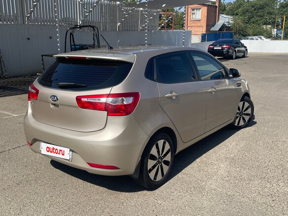2013 Kia Rio 4-speed III, бежевый, 1020000 рублей - вид 8