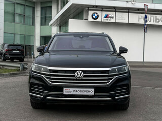 2019 Volkswagen Touareg III, коричневый, 4629000 рублей, вид 2