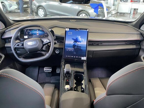 2026 Geely Cityray, серебристый, 3204990 рублей - вид 3