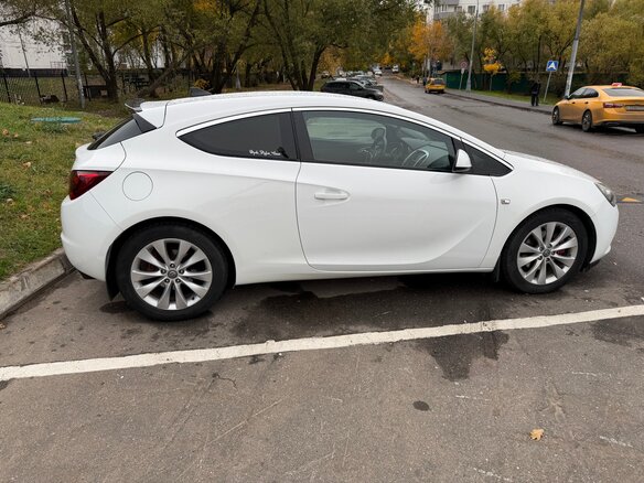 2013 Opel Astra GTC J Рестайлинг, белый, 950000 рублей - вид 7