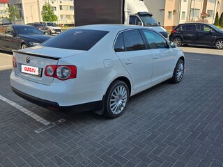 2009 Volkswagen Jetta V, белый, 750000 рублей, вид 3