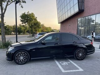 2011 Mercedes-Benz C-Класс 180 BlueEFFICIENCY III (W204), чёрный, 1440000 рублей, вид 4