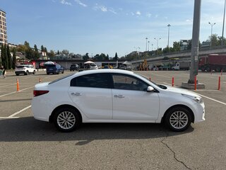 2019 Kia Rio IV, белый, 1260000 рублей, вид 4
