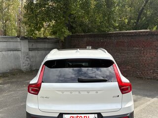 2022 Volvo XC40 I Рестайлинг, белый, 4500000 рублей, вид 4