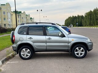 2010 Chevrolet Niva I Рестайлинг, серый, 385000 рублей, вид 4