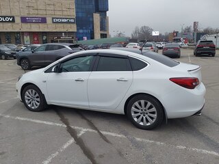 2013 Opel Astra J Рестайлинг, белый, 700000 рублей, вид 4