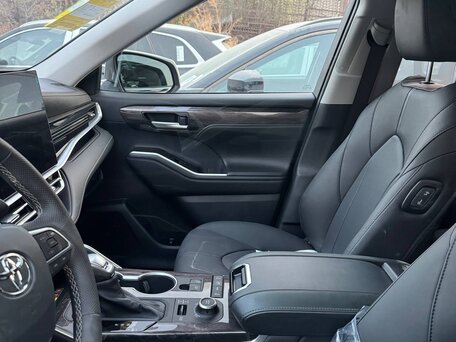 2026 Toyota Highlander IV (XU70), белый, 5390000 рублей, вид 4