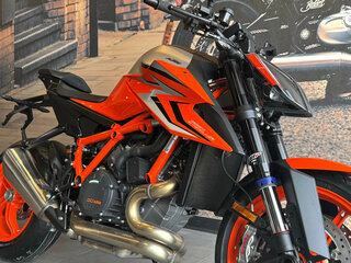 2022 KTM 1290 Super Duke R Evo, оранжевый, 1690000 рублей, вид 5