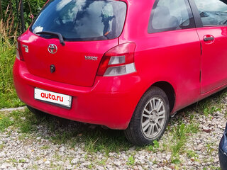 2010 Toyota Yaris II Рестайлинг, красный, 600000 рублей, вид 2