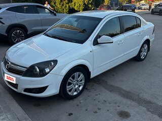 2010 Opel Astra H Рестайлинг, белый, 580000 рублей, вид 1