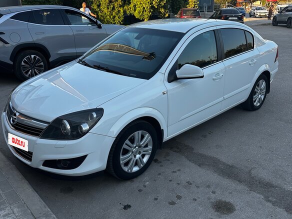 2010 Opel Astra H Рестайлинг, белый, 580000 рублей