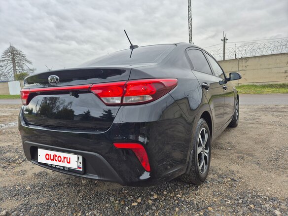 2019 Kia Rio IV, чёрный - вид 3