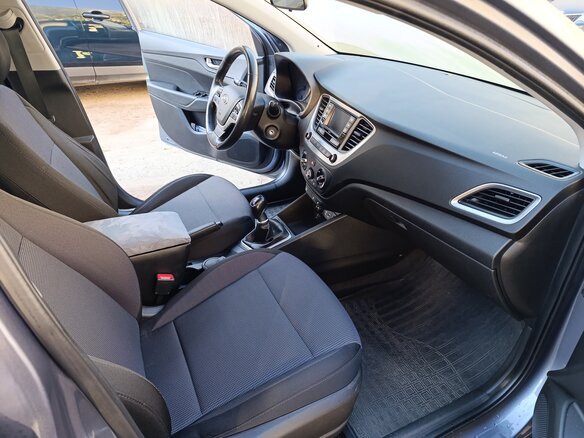 2017 Hyundai Solaris II, серый, 1300000 рублей - вид 8