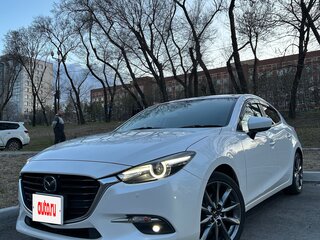 2017 Mazda Axela III Рестайлинг, белый, 1000000 рублей, вид 3