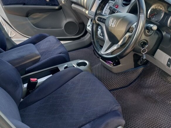 2011 Honda Stream II Рестайлинг, серебристый, 1290000 рублей - вид 10
