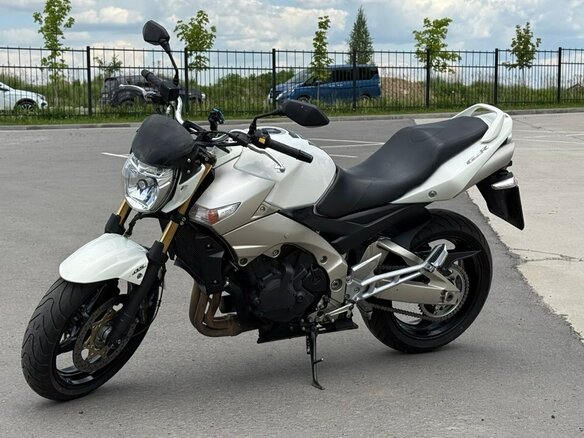 2009 Suzuki GSR 400, белый, 355000 рублей