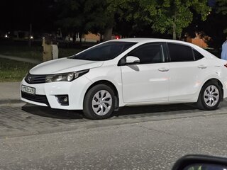 2014 Toyota Corolla XI (E160, E170, E180), белый, 900000 рублей, вид 1