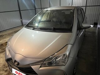 2018 Toyota Vitz III (XP130) Рестайлинг 2, серебристый, 1100000 рублей, вид 3