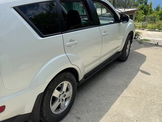 2012 Mitsubishi Outlander II Рестайлинг, белый, 1300000 рублей, вид 2