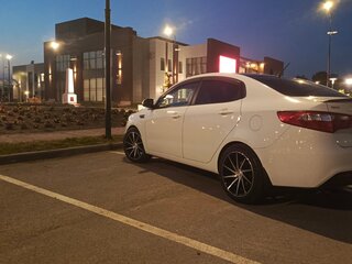 2013 Kia Rio 4-speed III, белый, 900000 рублей, вид 2