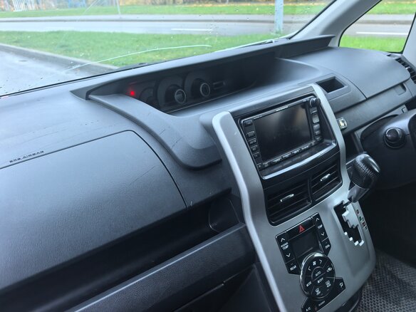 2011 Toyota Noah II (R70), белый, 1650000 рублей - вид 7