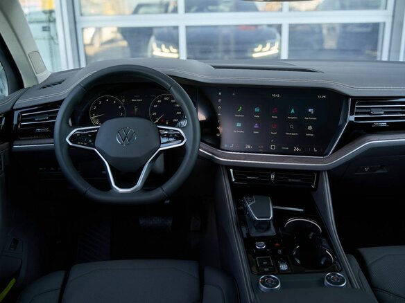 2025 Volkswagen Touareg III Рестайлинг, синий, 8099900 рублей - вид 8