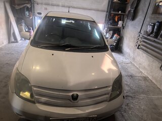 2002 Toyota Ist I, белый, 500000 рублей, вид 1