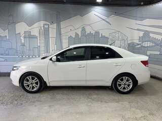 2009 Kia Cerato 4-speed II, белый, 700000 рублей, вид 2