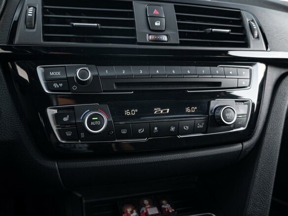 2016 BMW 3 серии 320i xDrive VI (F3x) Рестайлинг, белый - вид 13