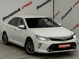 2017 Toyota Camry VII (XV50) Рестайлинг 2, белый, 2420000 рублей, вид 3
