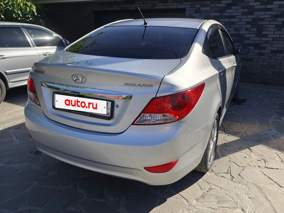 2011 Hyundai Solaris I, серебристый, 890000 рублей - вид 2
