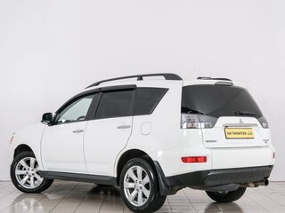 2010 Mitsubishi Outlander II Рестайлинг, белый, 1269000 рублей, вид 4